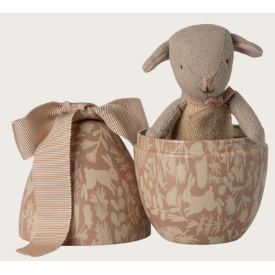 Oeuf de Pâques avec agneau...